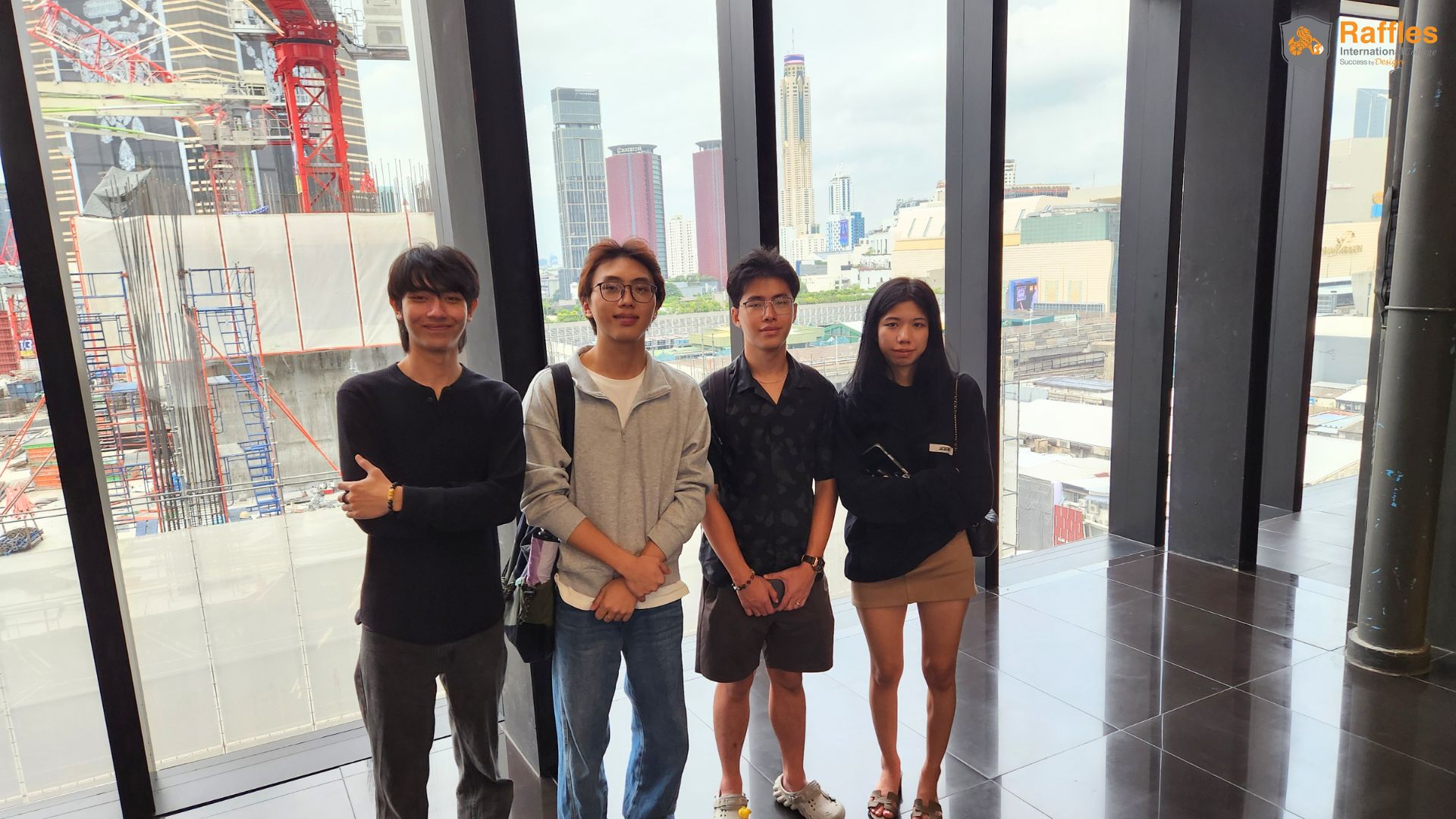 Interior Design Students Siam Shopping 02